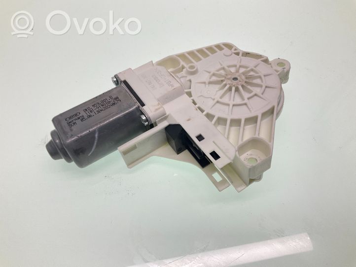 Audi Q3 8U Priekinis varikliukas langų pakėlėjo 8K0959801B