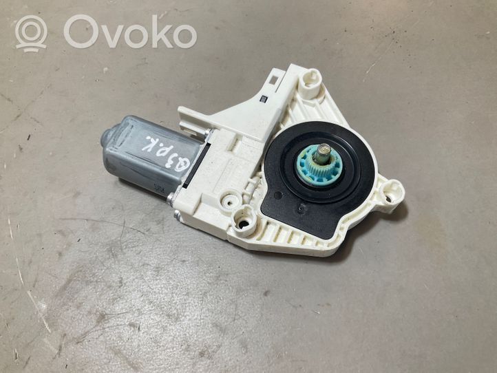 Audi Q3 8U Priekinis varikliukas langų pakėlėjo 8K0959801B