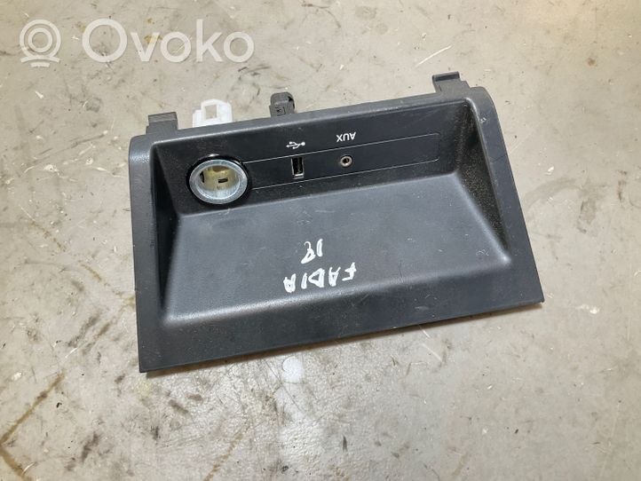 Skoda Fabia Mk3 (NJ) Câble adaptateur AUX 6V0857367A