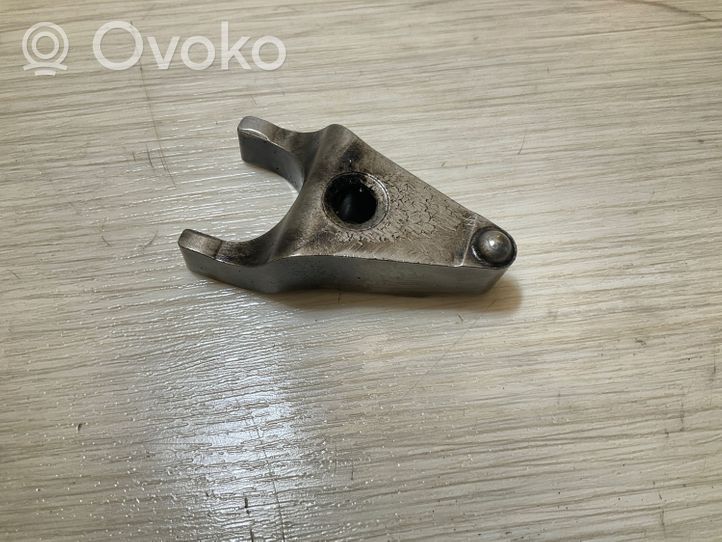 Toyota Corolla Verso AR10 Support de pince d'injecteur de carburant 