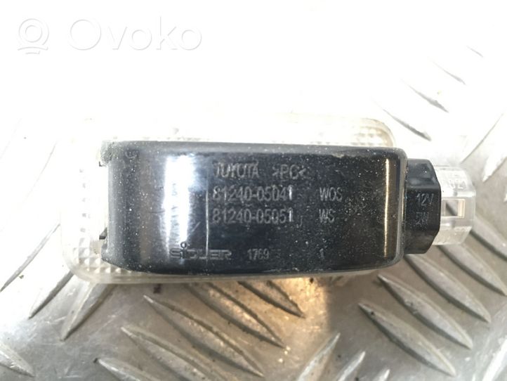 Toyota Avensis T250 Luce interna per portiera anteriore 8124005041