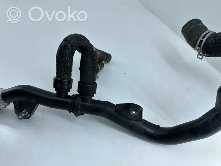 Renault Clio V Tuyau de liquide de refroidissement moteur 215039980R