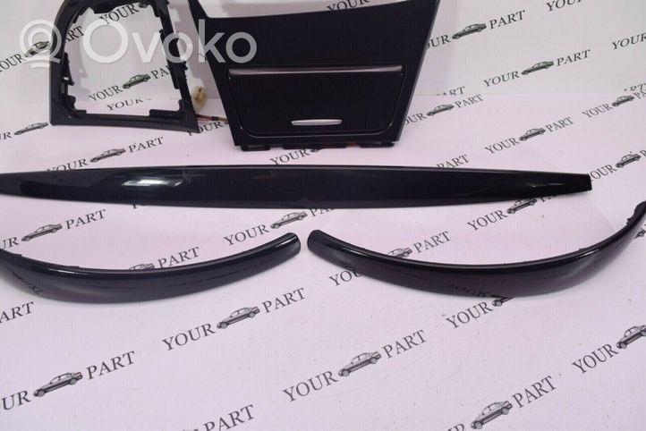 BMW 1 E81 E87 Rivestimento del pannello 7136190