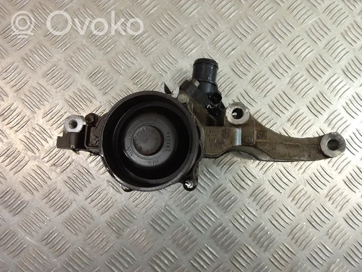 BMW X1 F48 F49 Termostaatin kotelo (käytetyt) 8601366