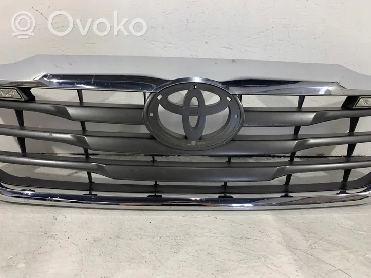 Toyota Hilux (AN10, AN20, AN30) Front bumper upper radiator grill 