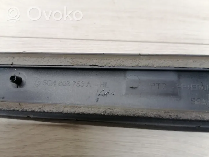Volkswagen Polo Takaoven lista (muoto) 6Q4853753