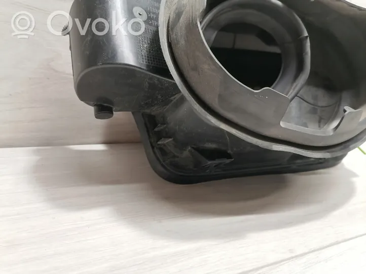 BMW 5 G30 G31 Apdaila aplink degalų bako dangtelį 9477756