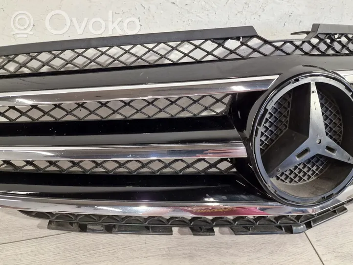 Mercedes-Benz R W251 Maskownica / Grill / Atrapa górna chłodnicy A2518880060