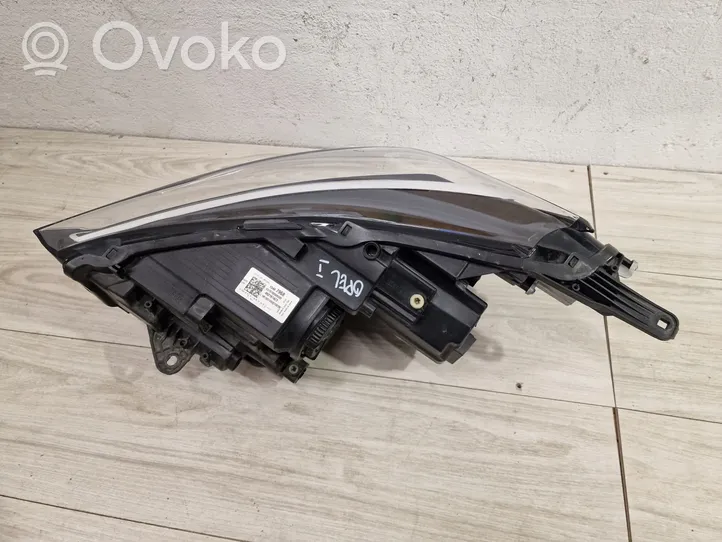 Opel Crossland X Lampa przednia 13467968