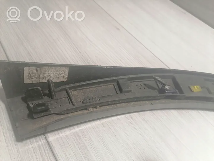 Volvo XC40 Listwa tylnego błotnika 31448328