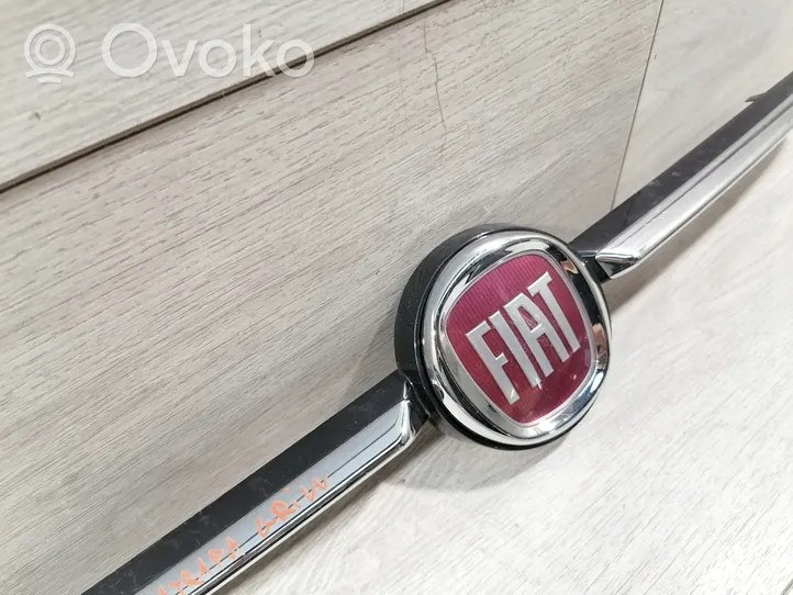 Fiat 500 Grille calandre supérieure de pare-chocs avant 735637413