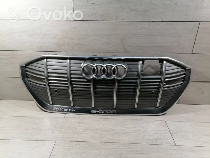 Audi e-tron Augšējais režģis 4KE853651