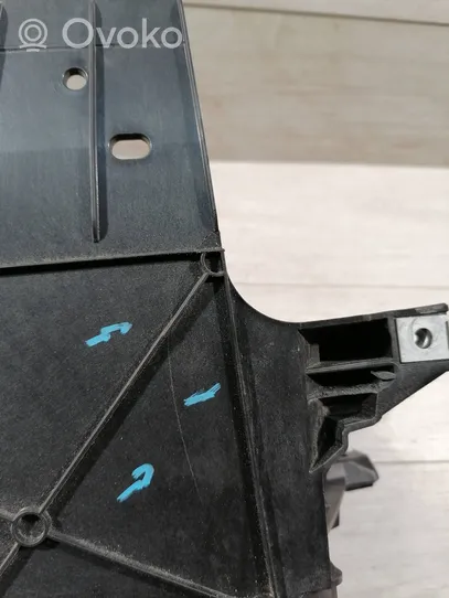 BMW 4 G22 G23 G24 G26 Kita variklio skyriaus detalė 7933372