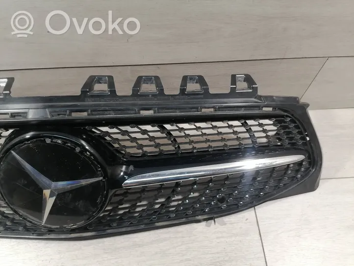 Mercedes-Benz CLA C118 X118 Grille calandre supérieure de pare-chocs avant A1188880000