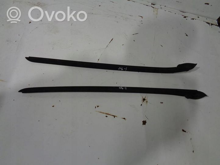 Hyundai i30 Front door windshield rail 