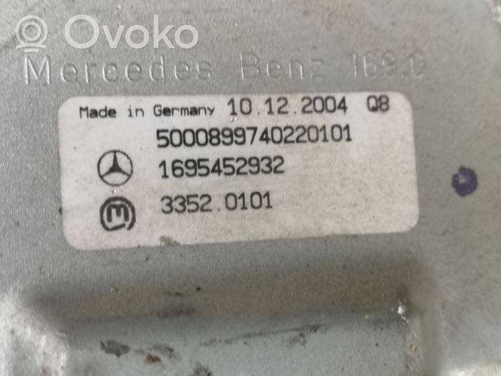 Mercedes-Benz A W169 Ohjauspyörän akseli A1694602216