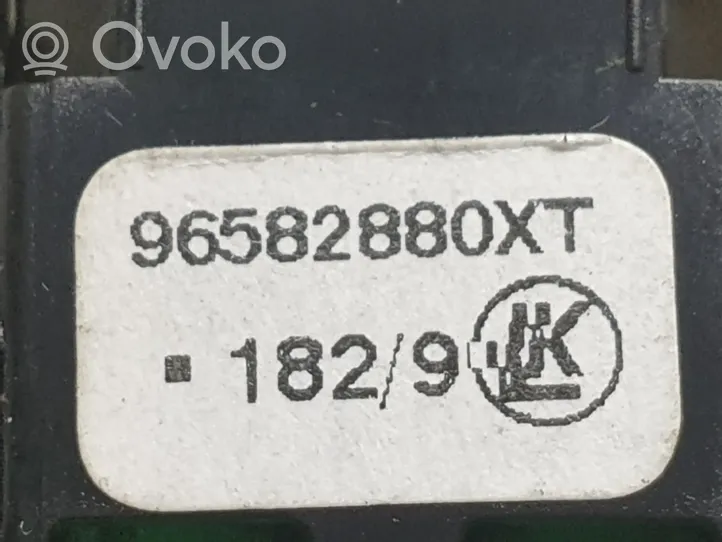 Citroen Berlingo Interrupteur de verrouillage centralisé 96582880XT