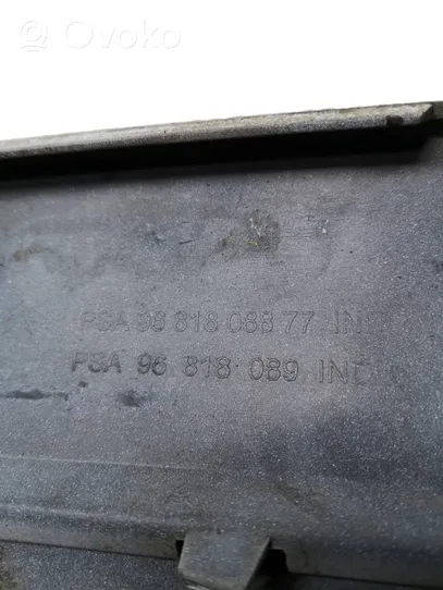 Citroen Berlingo Grille calandre supérieure de pare-chocs avant 96818089