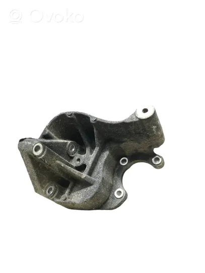 Iveco Daily 35 - 40.10 Supporto di montaggio della pompa del servosterzo 504136566