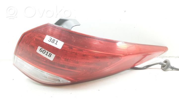 Hyundai i40 Lampa tylna 924023Z000