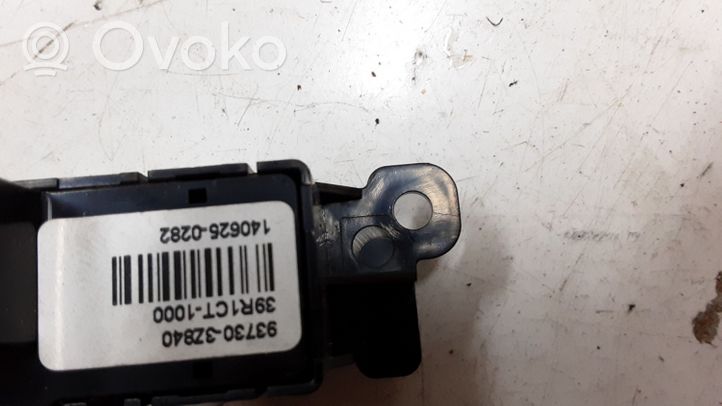 Hyundai i40 Autres commutateurs / boutons / leviers 937303Z840