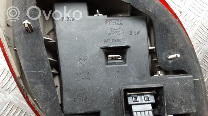 Ford Fiesta Luz trasera/de freno 96F613N004AB