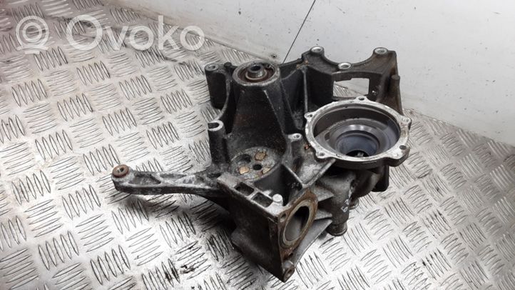 Volkswagen PASSAT B5 Ohjaustehostimen pumpun kannake 028903143AF