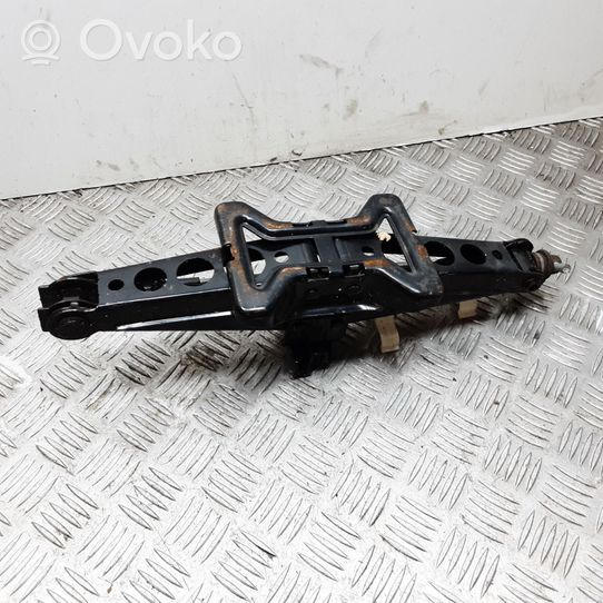 Ford Focus Domkratas (dankratas) 3M5117080CB