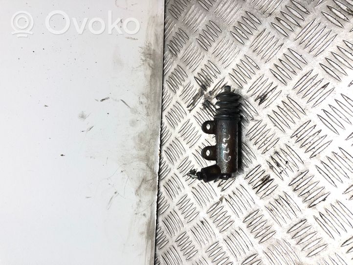 Toyota Yaris Kita variklio skyriaus detalė 