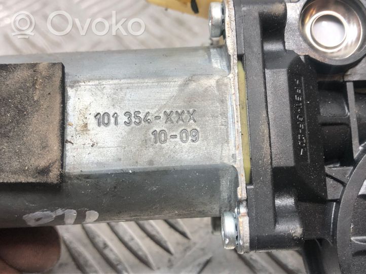 Volvo S60 Front door window regulator motor 101354XXX