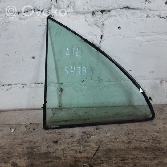 Mercedes-Benz C W203 Rear vent window glass 43R001582