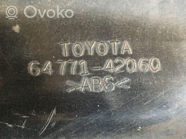 Toyota RAV 4 (XA20) Pidike (kiinnike) 6477142060