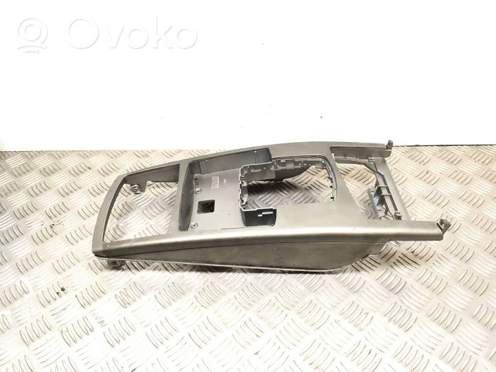 Audi A6 S6 C6 4F Pavarų perjungimo svirties apdaila (plastikinė) 4F2864261