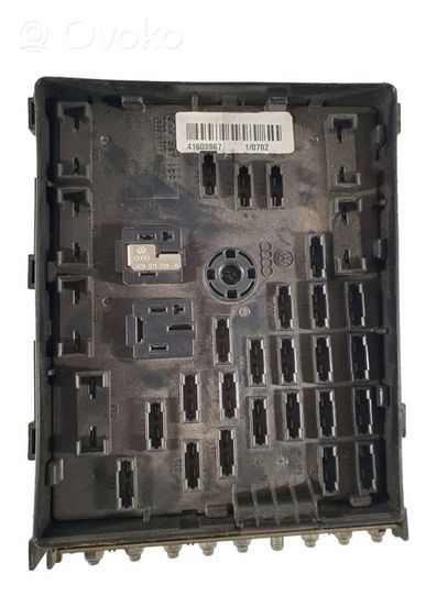 Volkswagen Polo IV 9N3 Module de fusibles 3C0937125