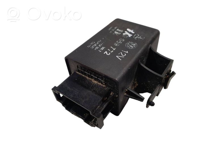 Volkswagen PASSAT B7 Seat heating relay 1K0959772