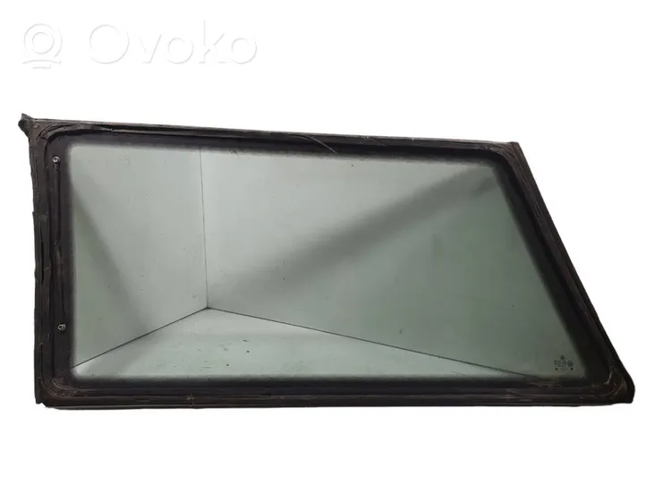 Volkswagen PASSAT B5 Rear side window/glass 43R00048