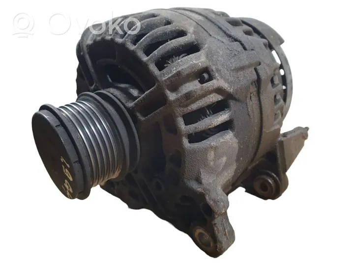 Volkswagen Touran I Generatore/alternatore 038903024F