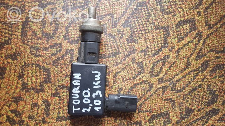 Volkswagen Touran I Sensore temperatura del liquido di raffreddamento 1J0973702