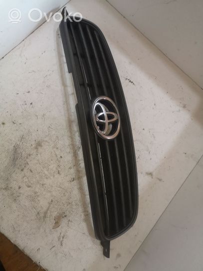 Toyota Corolla E110 Grille calandre supérieure de pare-chocs avant 5311102900