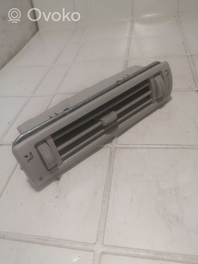 Volkswagen Sharan Centrālais gaisa ventilācijas režģis 7D0820951A