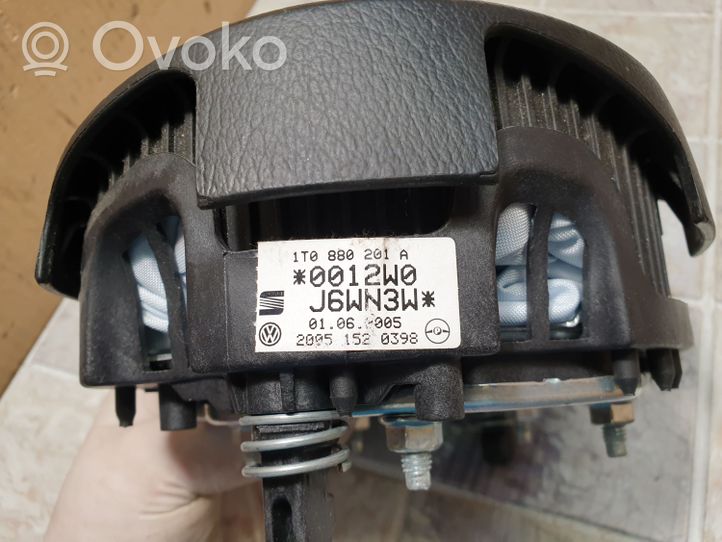 Volkswagen Fox Poduszka powietrzna Airbag kierownicy 1T0880201A