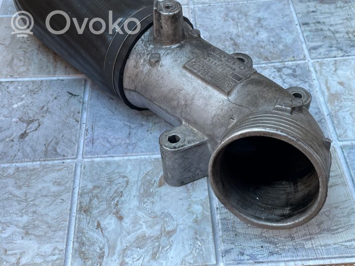 Volvo S60 Intercooler pipe mounting bracket 08631538