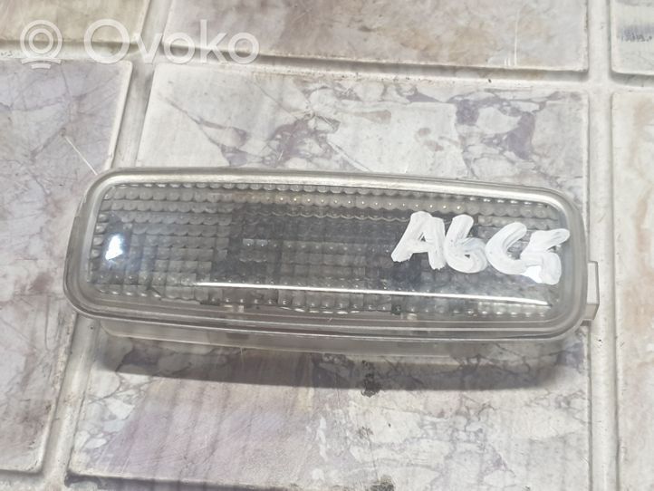 Audi A6 S6 C5 4B Luz interna puerta delantera 8L0947105A