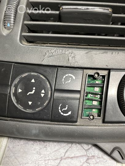 Mercedes-Benz E W211 Oro kondicionieriaus/ klimato/ pečiuko valdymo blokas (salone) 2118300385