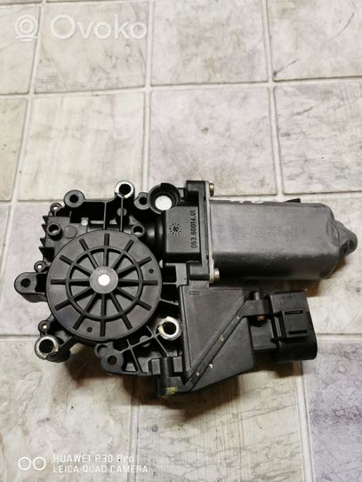 Audi A8 S8 D2 4D Motorino alzacristalli della portiera anteriore 119021113