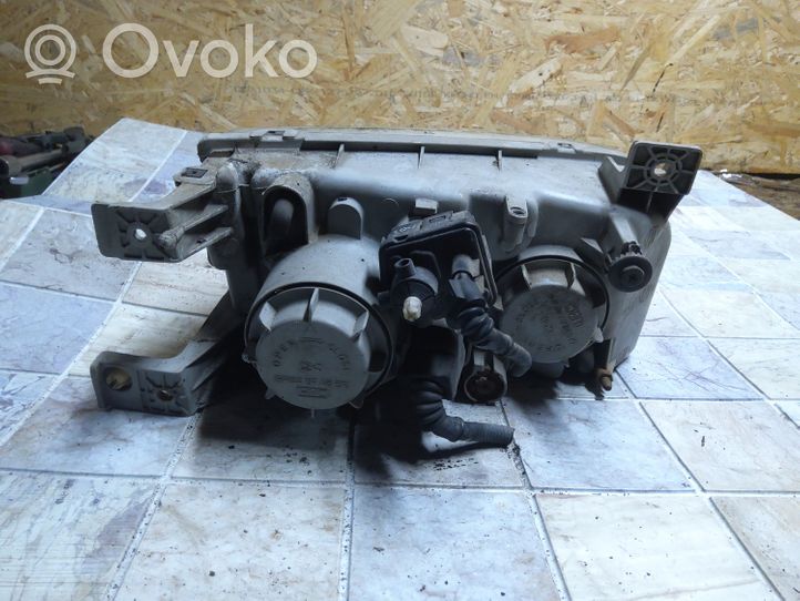 Hyundai Trajet Faro/fanale 921013A