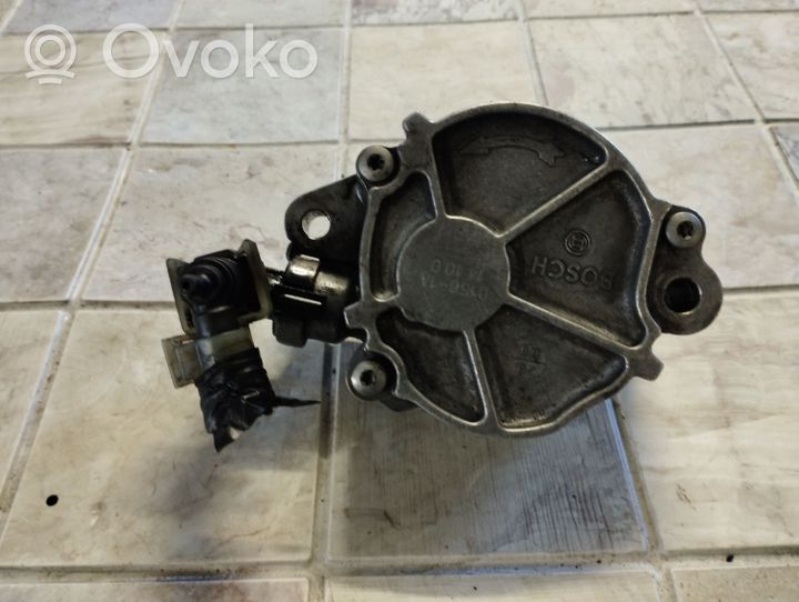 Mazda 3 I Pompe à vide D1561A