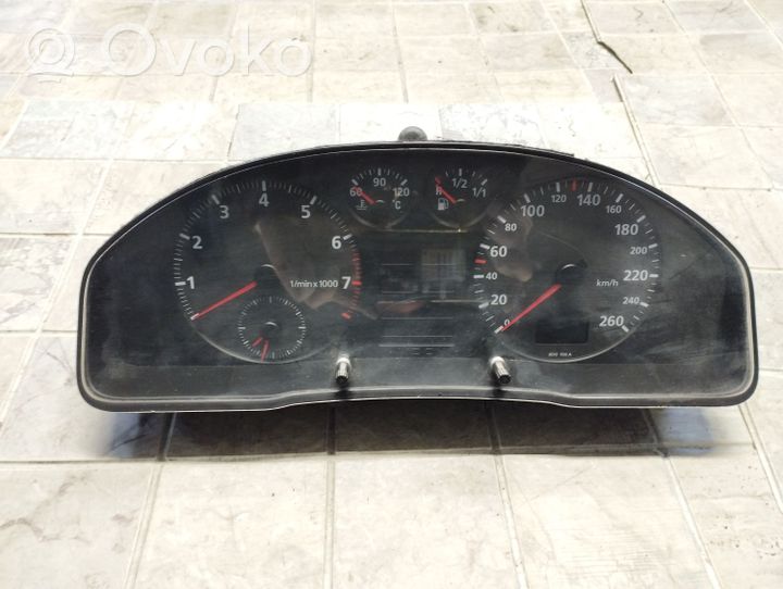 Audi A4 S4 B5 8D Compteur de vitesse tableau de bord 81071431