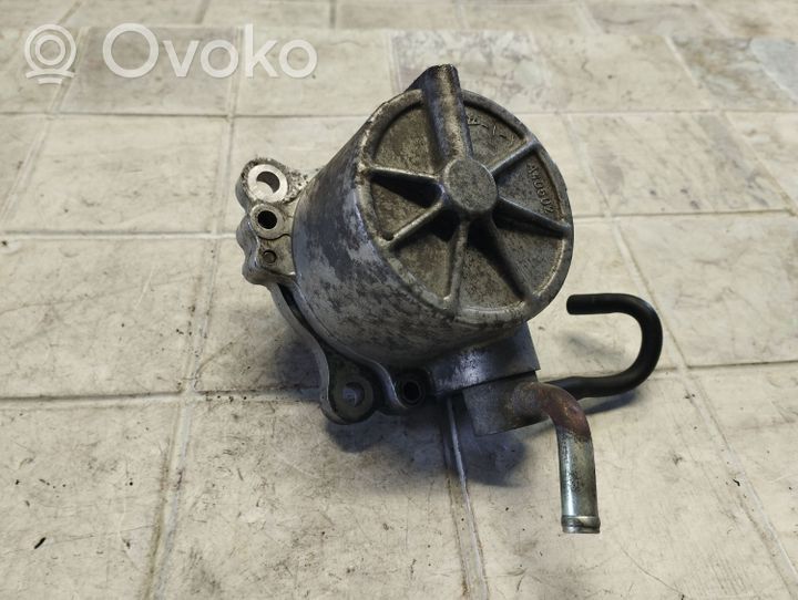 Mazda 626 Vacuum pump X2T58171