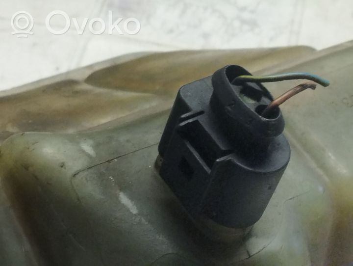 Volkswagen PASSAT B5 Coolant expansion tank/reservoir 8D0121403J